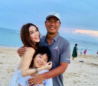 ​温碧霞现任老公何祖光资料 也是出自名门世家