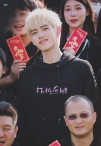 ​陈飞宇金发照片(陈飞宇金发高清照片)