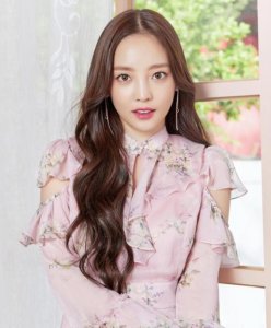 ​韩国女星潜规则图片（韩国女网红披露娱乐圈潜规则）