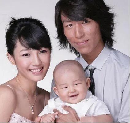 白百合的个人资料 ：近照无意中暴露住的是别墅，离婚后远离男人过得很幸福
