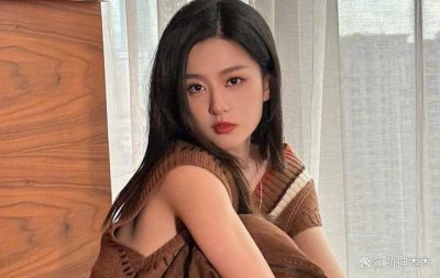 ​乔欣否认背刺女司机，指责网友无中生有，堵路言论再度被扒槽点多