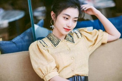 ​孙雪宁性感写真，传递100分的美，姿势表情都太妩媚了