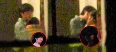 ​王大治和董洁三亚照片(身材娇小的董洁被王大治抱头亲吻)