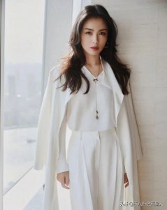 ​刘涛好看吗(看完刘涛和女星的合照，我发现她的美被低估了）