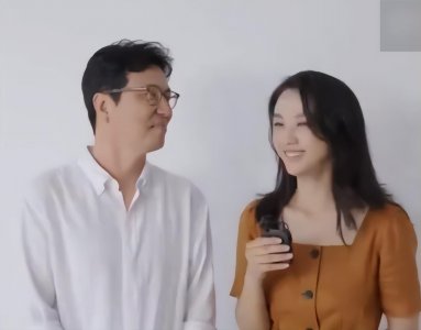 ​汤唯金泰勇同框(汤唯与老公金泰勇罕同框)
