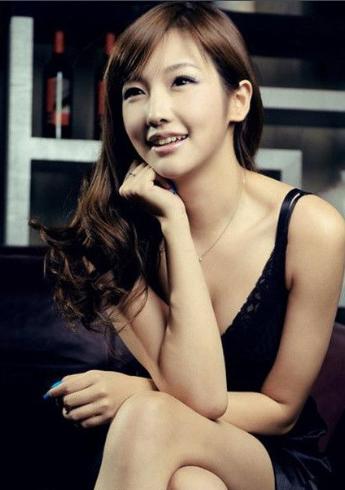 刘谦有几任老婆（刘谦称妻子只准他一个月外出应酬一两次）(2)