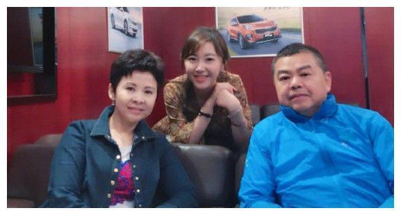 54岁董文华近照,半老徐娘风韵犹存,曾为民歌界“一姐”!