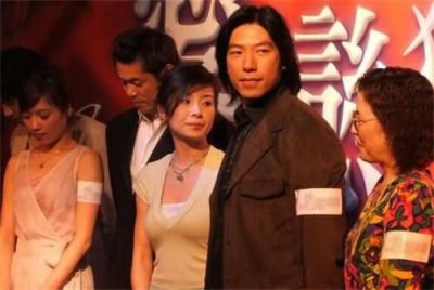 ​张耀扬老婆杨益资料被曝光 网友：他难道不是一个基佬么