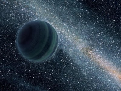 ​一颗类似木星的流浪行星在黑暗的太空中独自漂浮