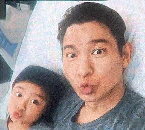 刘德华的女儿越来越漂亮了，年仅五岁就这么成熟老练