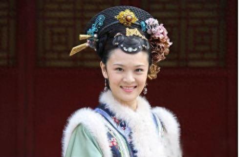 《甄嬛传》温实初，最帅的教授，老婆是剧中的她，42岁看起来像24