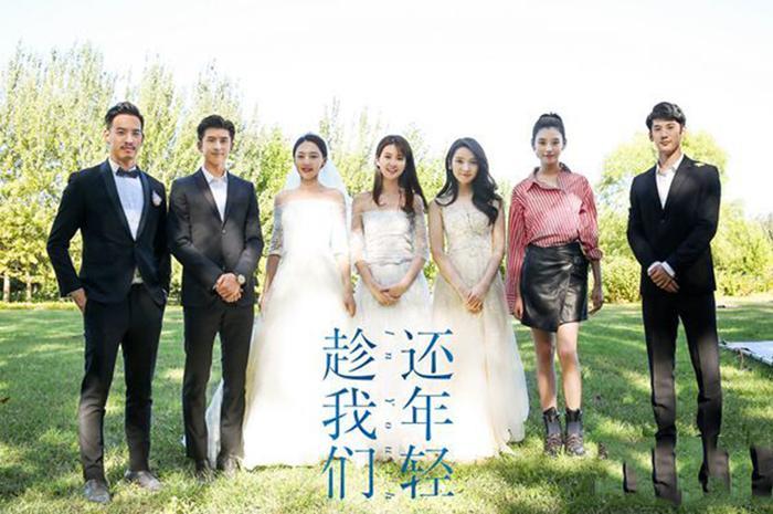 《趁我们还年轻》开播，五个主演四个都是嘉行艺人？杨幂干得漂亮