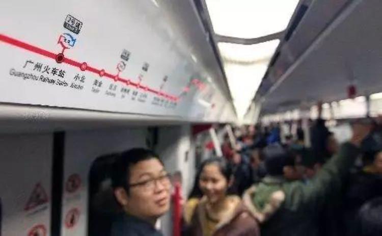 很多网友问广州地铁为什么那么挤人「很多网友问广州地铁为什么那么挤」