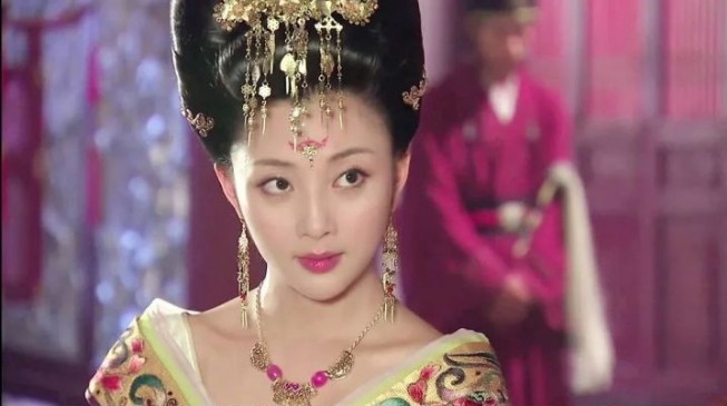 演员殷桃:一段失败的婚姻,情史一波三折,42岁依旧未婚