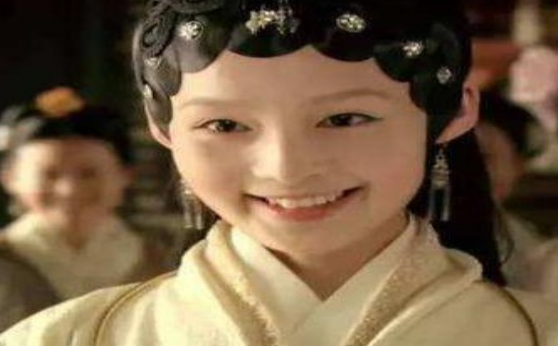 宝钗李沁.
