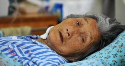 ​被活埋的瘫痪母亲（儿子活埋79岁瘫痪母亲）