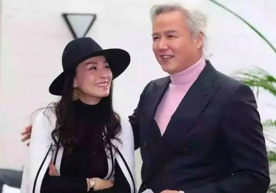 张庭夫妇近2亿买了6套别墅!一出手就是一个多亿迪拉姆