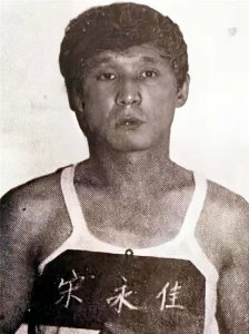 ​盘踞东北多年，多位女星与他有关
