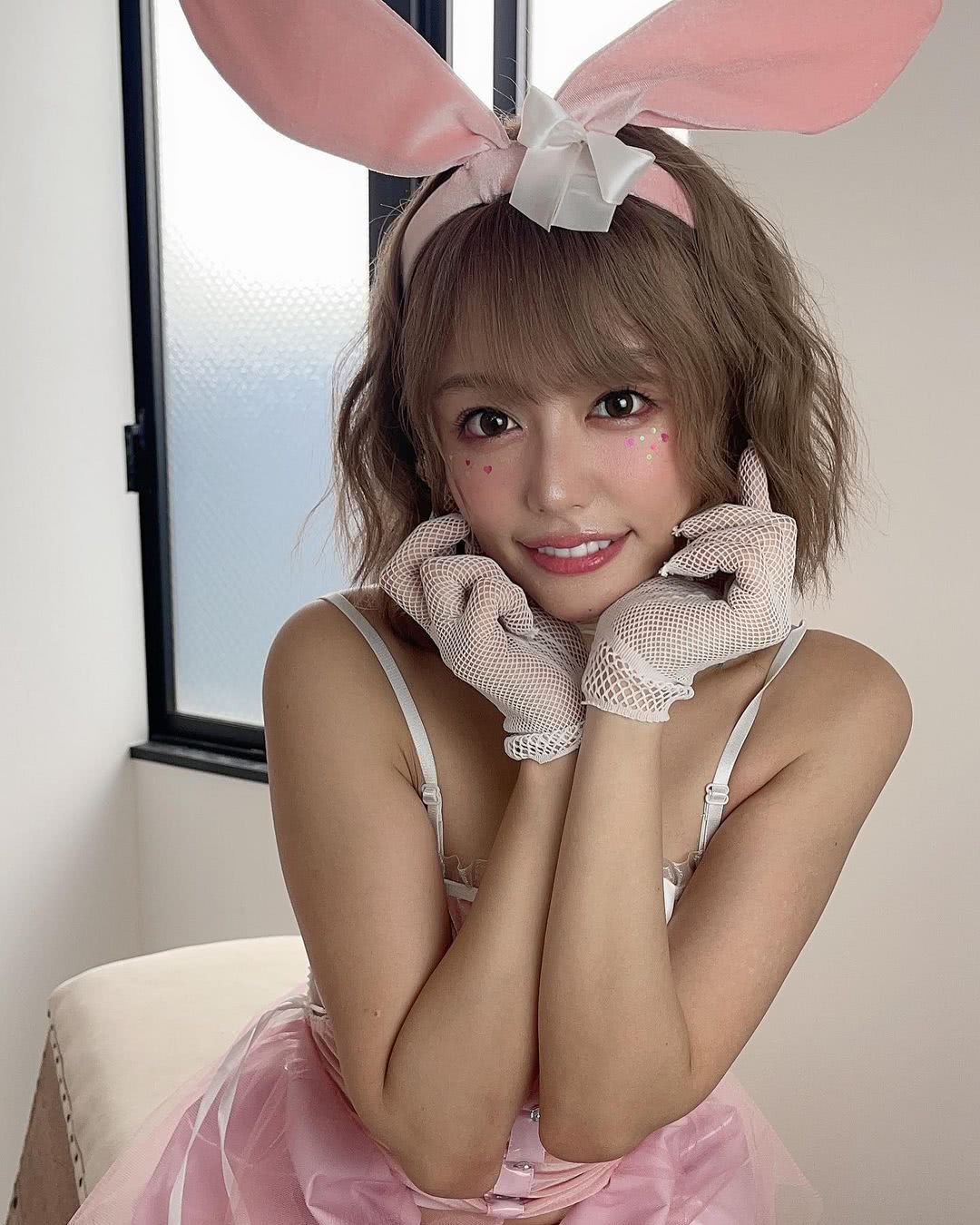 浜崎真绪个人资料写真作品