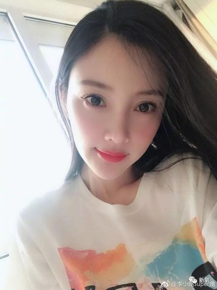 李小璐被卓伟拍到跟PG one过夜，却跟贾乃亮说自己做头发去了…
