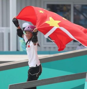 ​13岁崔宸曦成中国最年轻亚运冠军 10岁与滑板结缘，一路滑进国家队