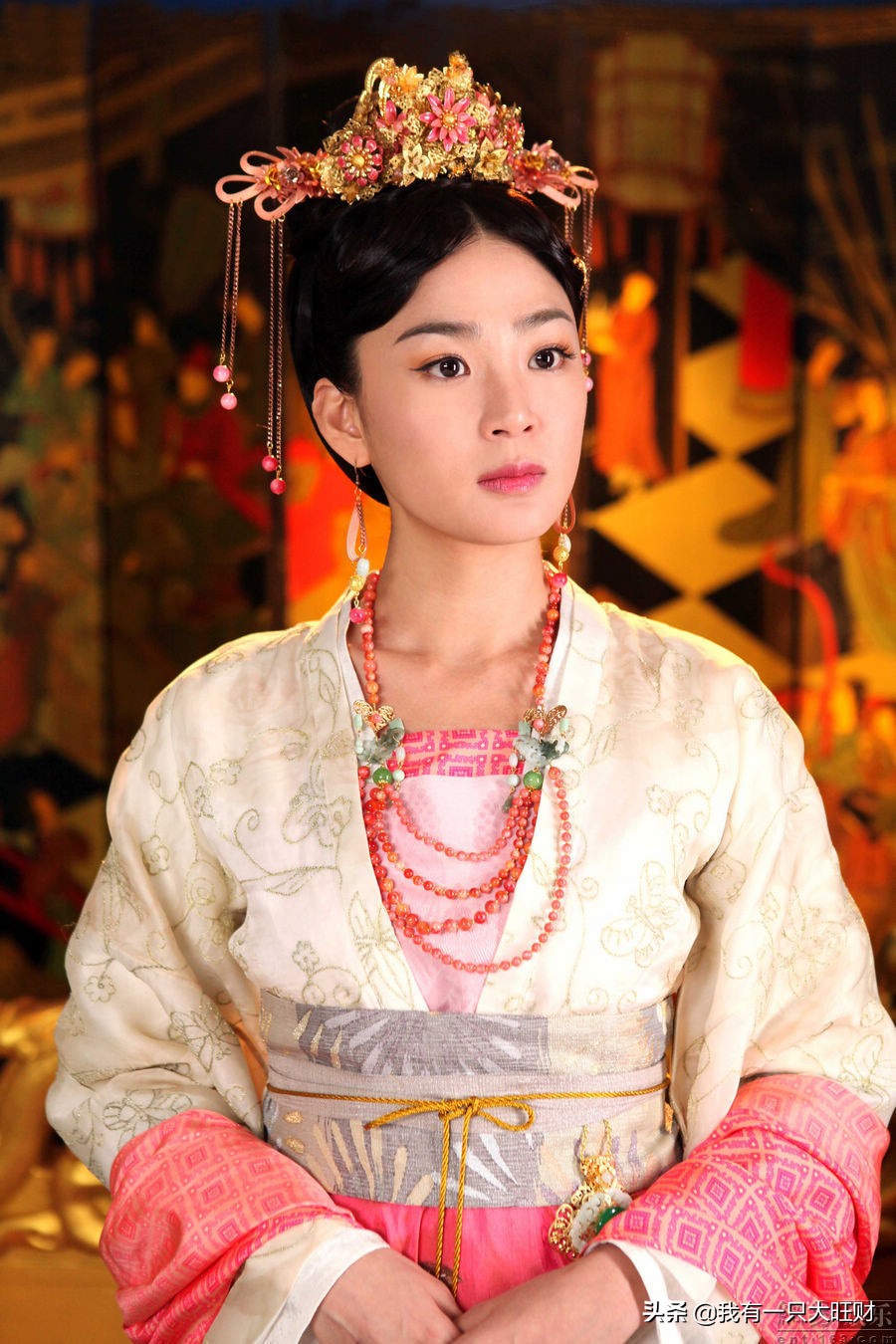 倾世皇妃讲述的什么内容（倾世皇妃剧情介绍大概）