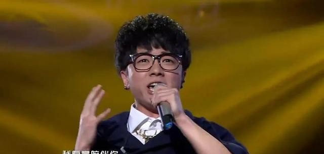 华晨宇整容前后照片（华晨宇从眼镜宅男到花样美男）