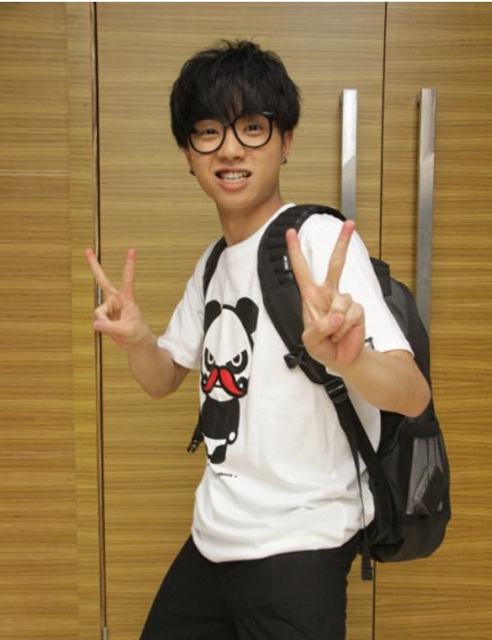 华晨宇整容前后照片（华晨宇从眼镜宅男到花样美男）
