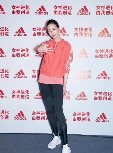 张钧甯有98斤？这么紧的裤子都能塞进去