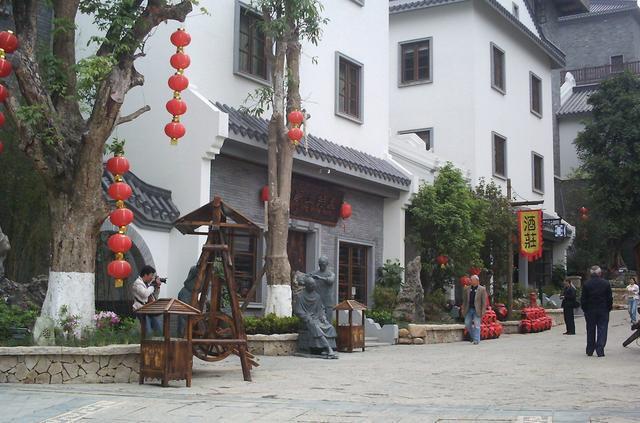 广东最“富裕”和“最穷”的两个城市