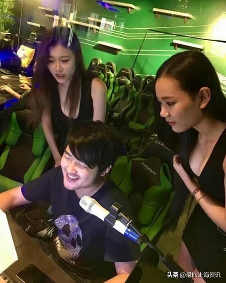 上海最牛网吧:50元可玩通宵,美女COS互动,连电竞选手也常来!!