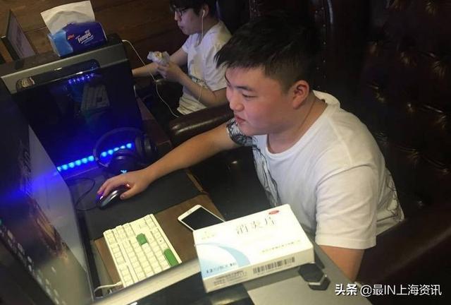 上海最牛网吧:50元可玩通宵,美女COS互动,连电竞选手也常来!!