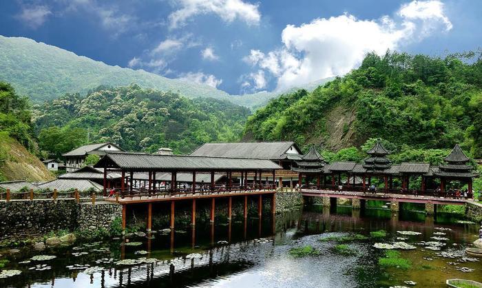 广东最不甘心屈居三线的3个城市，一个是肇庆，一个是经济特区