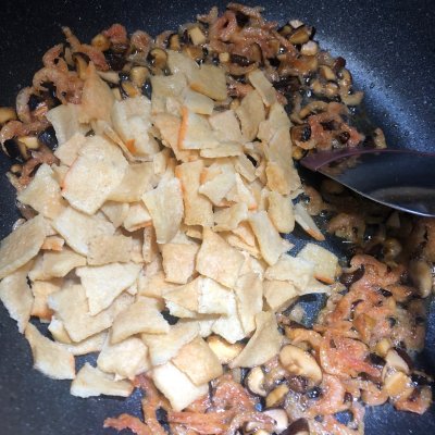 干虾仁怎么做好吃（迷倒全家的虾仁腊肠炒饭）