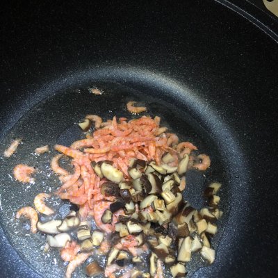 干虾仁怎么做好吃（迷倒全家的虾仁腊肠炒饭）