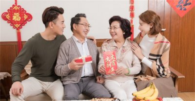 ​春节期间给爸妈红包多少合适