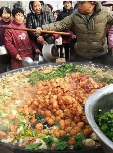 ​舌尖上的大锅菜，带你去探秘民间传统美食“满汉全席”