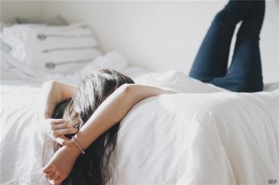 ​女生深爱一个人的表现，其实是深爱你的迹象