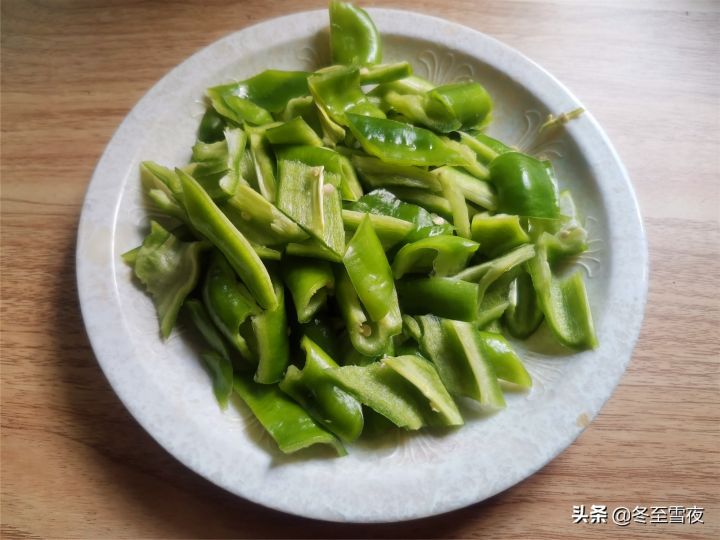 猪扇子骨是哪个部位（一文了解猪扇骨的具体部位）