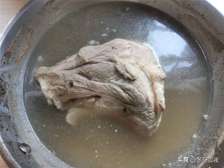 猪扇子骨是哪个部位（一文了解猪扇骨的具体部位）