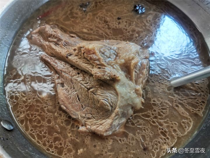 猪扇子骨是哪个部位（一文了解猪扇骨的具体部位）