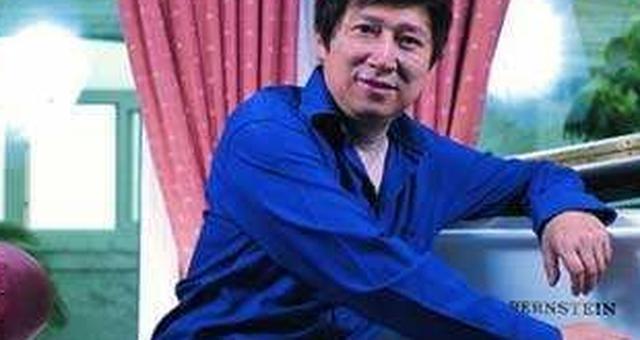 傍上70岁“老富婆”，穷小子一夜继承上百亿家产，在北京买车买房