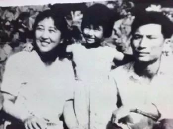 贾玲:最苦的时候被男友抛弃,从艺18年仅一段绯闻,39岁仍然单身