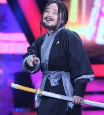 贾玲:最苦的时候被男友抛弃,从艺18年仅一段绯闻,39岁仍然单身