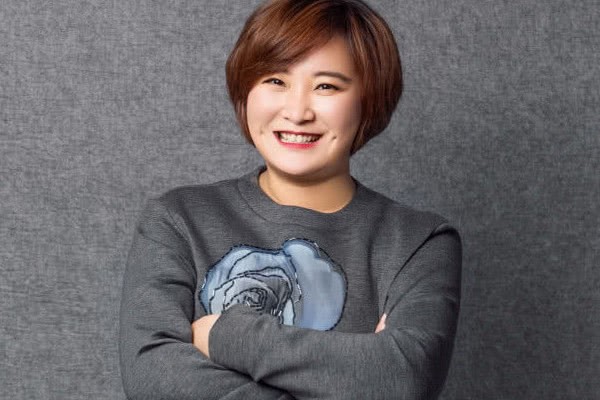 贾玲:最苦的时候被男友抛弃,从艺18年仅一段绯闻,39岁仍然单身