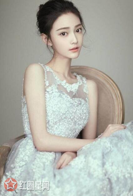 盛蕙子整容前后照片惊呆我们 关晓彤室友盛蕙子写真照薄衫裙好美