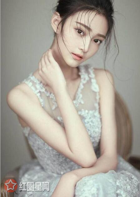 盛蕙子整容前后照片惊呆我们 关晓彤室友盛蕙子写真照薄衫裙好美