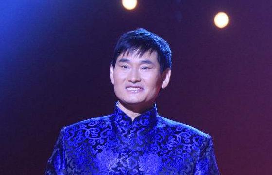 大衣哥微博发声,被村民锁喉,法式豪宅没有买