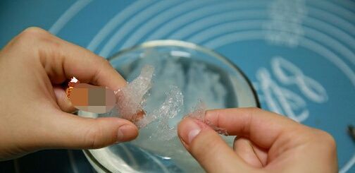 炖燕窝加冷水炖还是热水,燕窝是水开了放还是不开放图9