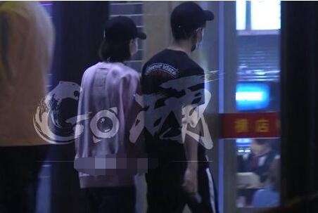 任嘉伦.jpg